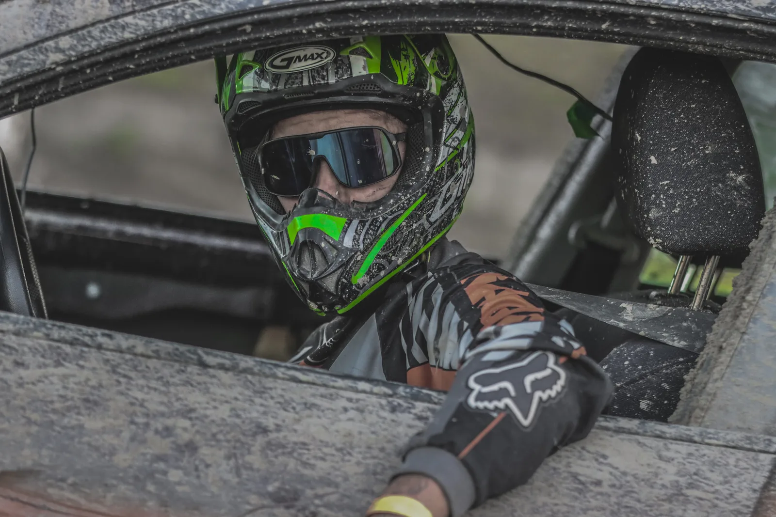 Derby de démolition — équipe dans la zone des pits