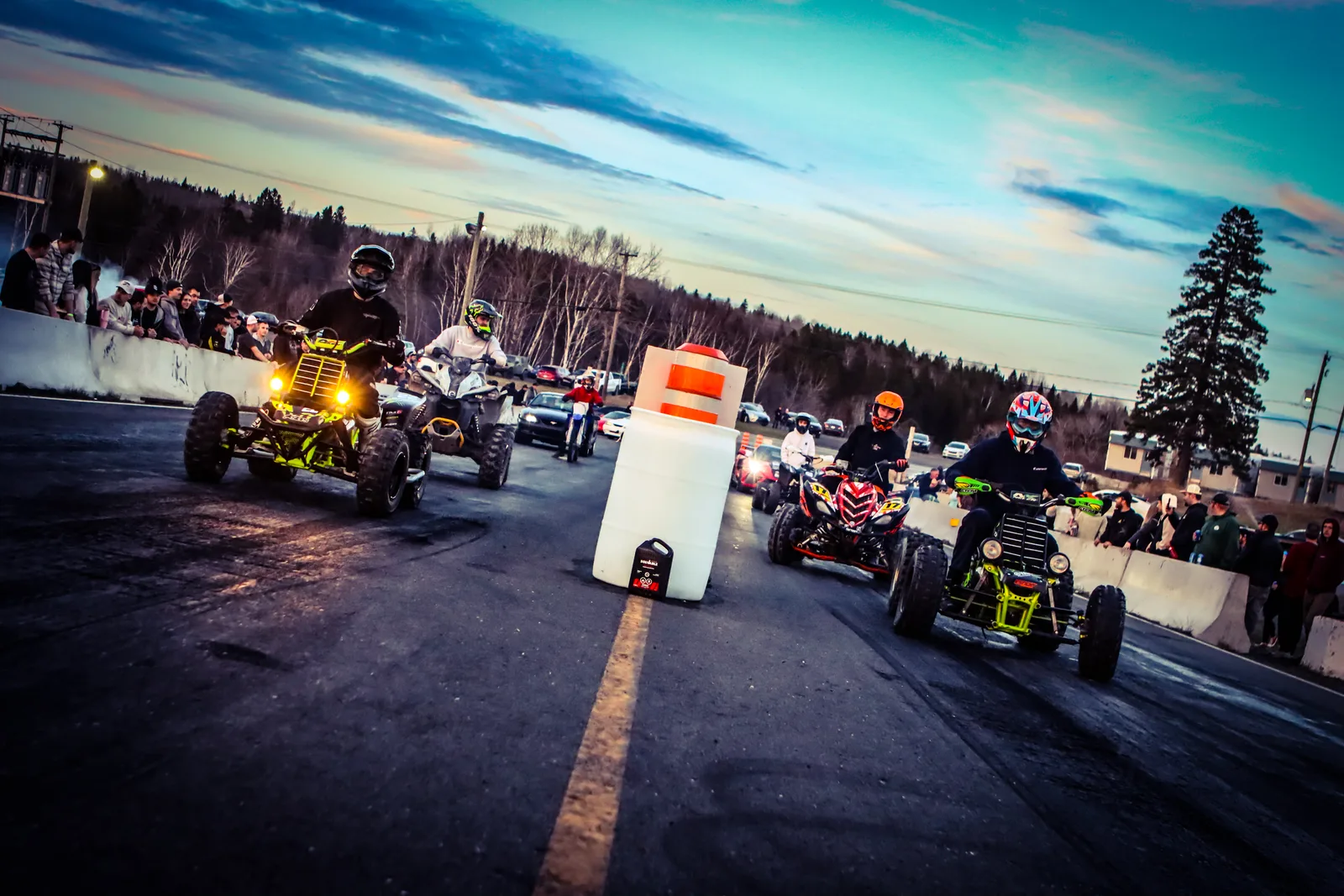 Pilote de quad au plus près de la foule