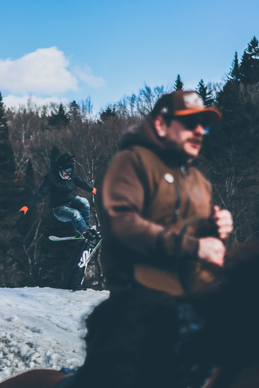Pilote couché dans le virage sur glace