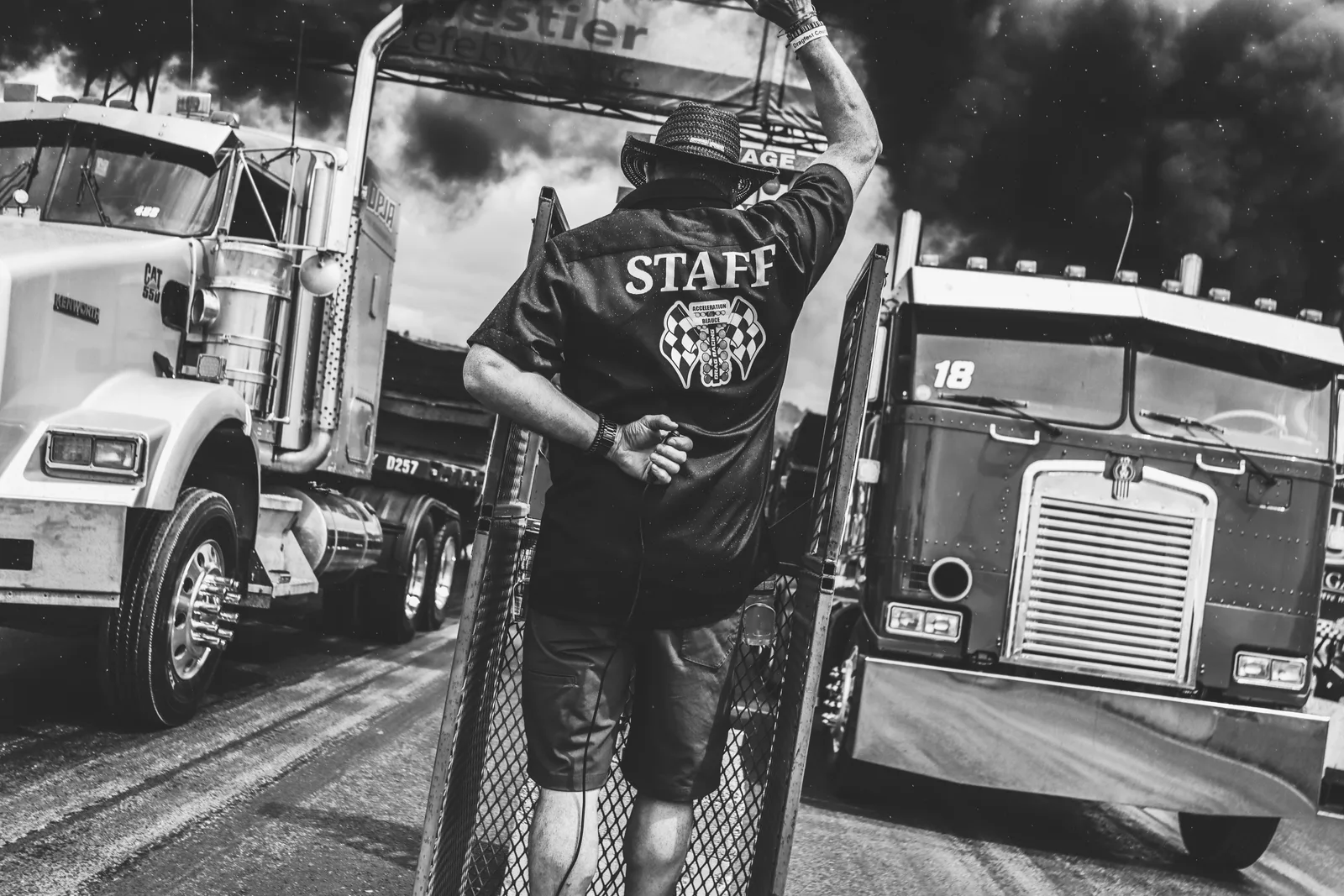 K-Show — foule devant le burnout pit